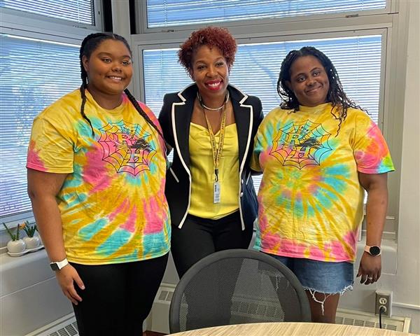  Dr. Mullen standing with two student leaders from Roth